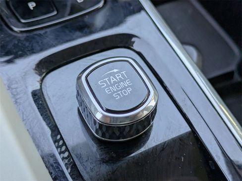 Certified 2023 Volvo XC60 B5 Plus w/ Protection Package Premier image 39