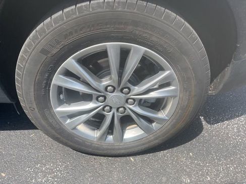 Used 2022 Cadillac XT5 Premium Luxury w/ LPO, Floor Liner Package AWD/4WD image 6