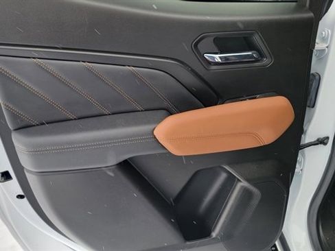 Used 2025 GMC Canyon AT4 image 61