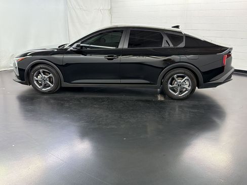 Used 2025 Kia K4 LXS image 2