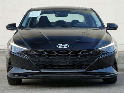 Used 2023 Hyundai Elantra SEL w/ Cargo Package FWD image 6