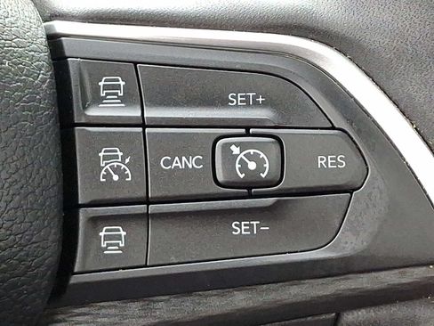 Used 2024 Jeep Grand Cherokee Altitude AWD/4WD image 23