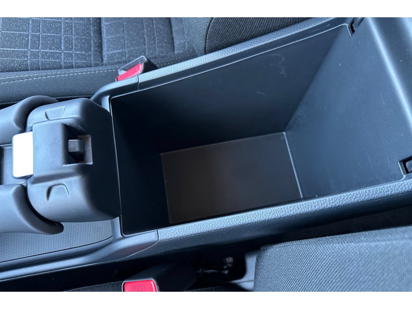 Used 2027 Honda HR-V LX image 33