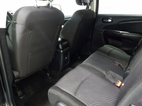 Used 2019 Dodge Journey SE FWD image 9