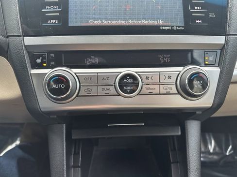 Used 2017 Subaru Outback 2.5i Premium image 19
