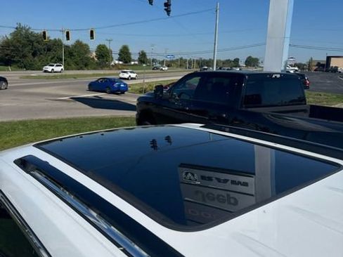 Used 2023 Jeep Grand Cherokee Overland image 11