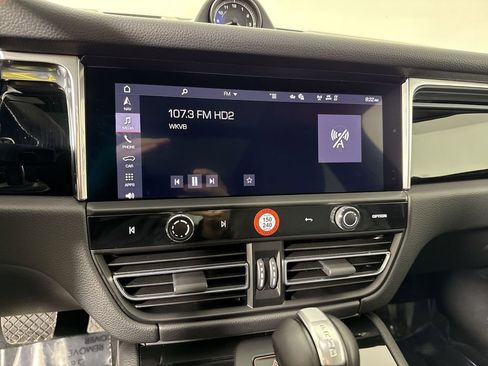 Certified 2025 Porsche Macan image 28