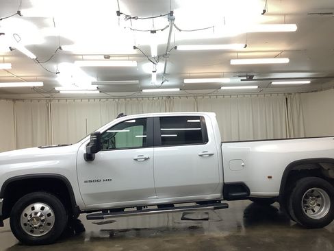 Used 2025 Chevrolet Silverado 3500 LT w/ Safety Package AWD/4WD image 9