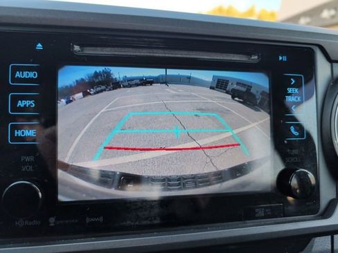 Used 2018 Toyota Tacoma TRD Off-Road w/ Technology Package AWD/4WD image 25