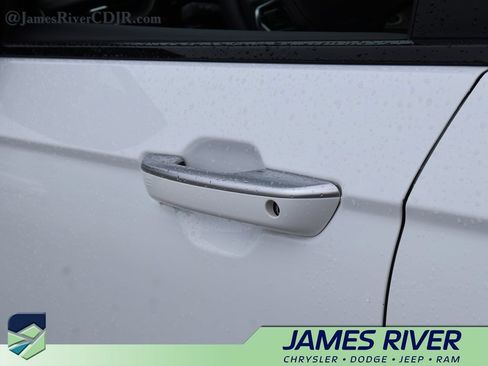 Used 2022 Jeep Grand Cherokee Summit w/ Advanced Protech Group IV AWD/4WD image 19