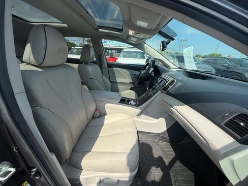 Used 2011 Toyota Venza w/ Comfort Pkg image 22