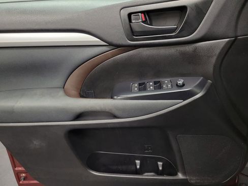 Used 2019 Toyota Highlander LE image 20
