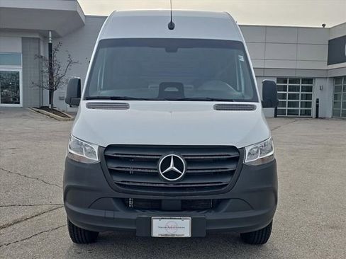 Used 2025 Mercedes-Benz Sprinter 2500 image 2