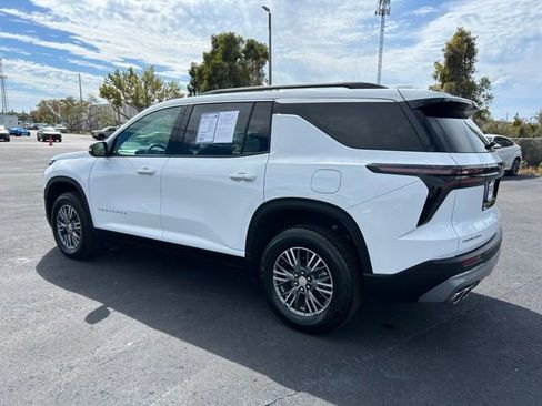 Certified 2025 Chevrolet Traverse LT image 4