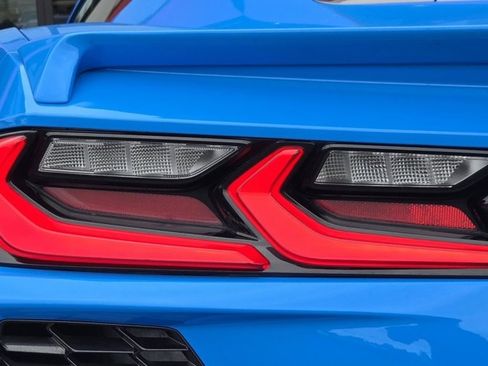 Used 2022 Chevrolet Corvette Stingray w/ Engine Appearance Package image 10