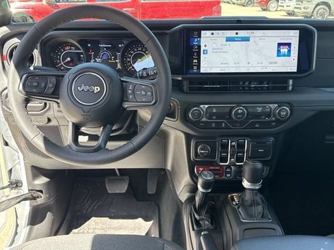 Used 2026 Jeep Wrangler Unlimited Rubicon AWD/4WD image 7