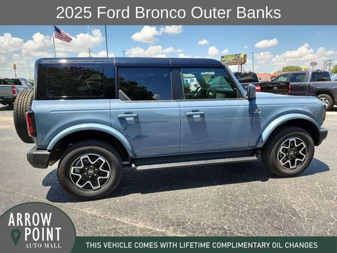 Used 2025 Ford Bronco Outer Banks AWD/4WD image 13