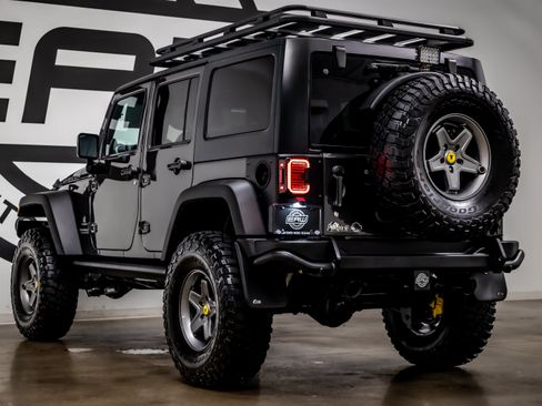 Used 2014 Jeep Wrangler Unlimited Rubicon w/ Max Tow Package AWD/4WD image 37