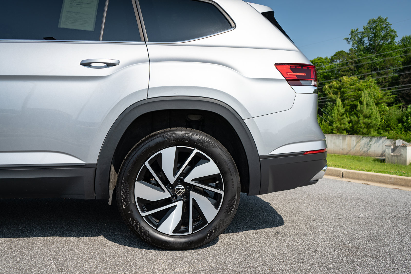 Used 2026 Volkswagen Atlas SE FWD image 6