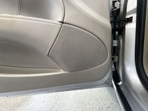 Used 2011 Buick Lucerne CXL FWD image 32