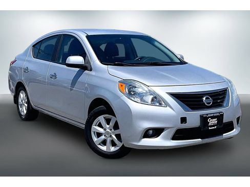 Used 2012 Nissan Versa FWD image 3