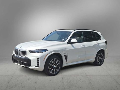 New 2026 BMW X5 xDrive50e w/ M Sport Package AWD/4WD image 4