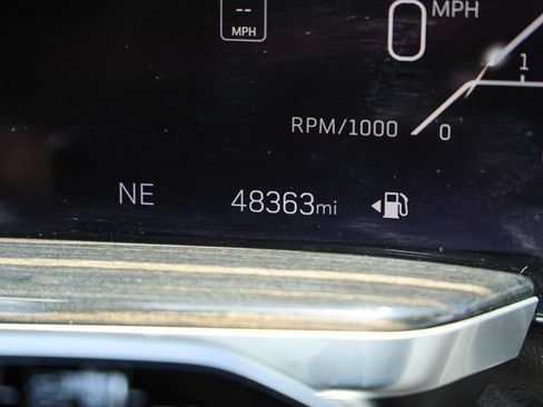 Used 2025 Cadillac Escalade Premium Luxury w/ LPO, Floor Liner Package AWD/4WD image 13