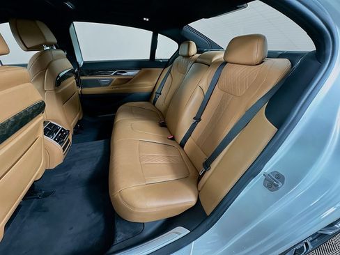 Used 2019 BMW 750i w/ Executive Package RWD image 25