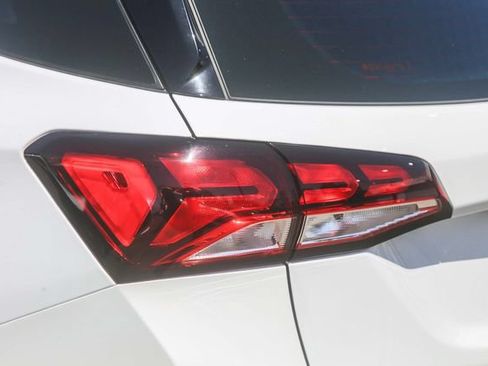 Used 2023 Chevrolet Equinox LS FWD image 10