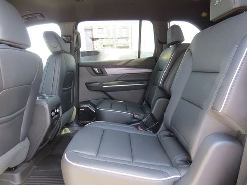 New 2026 Buick Enclave Sport Touring w/ LPO, Floor Liner Package image 12