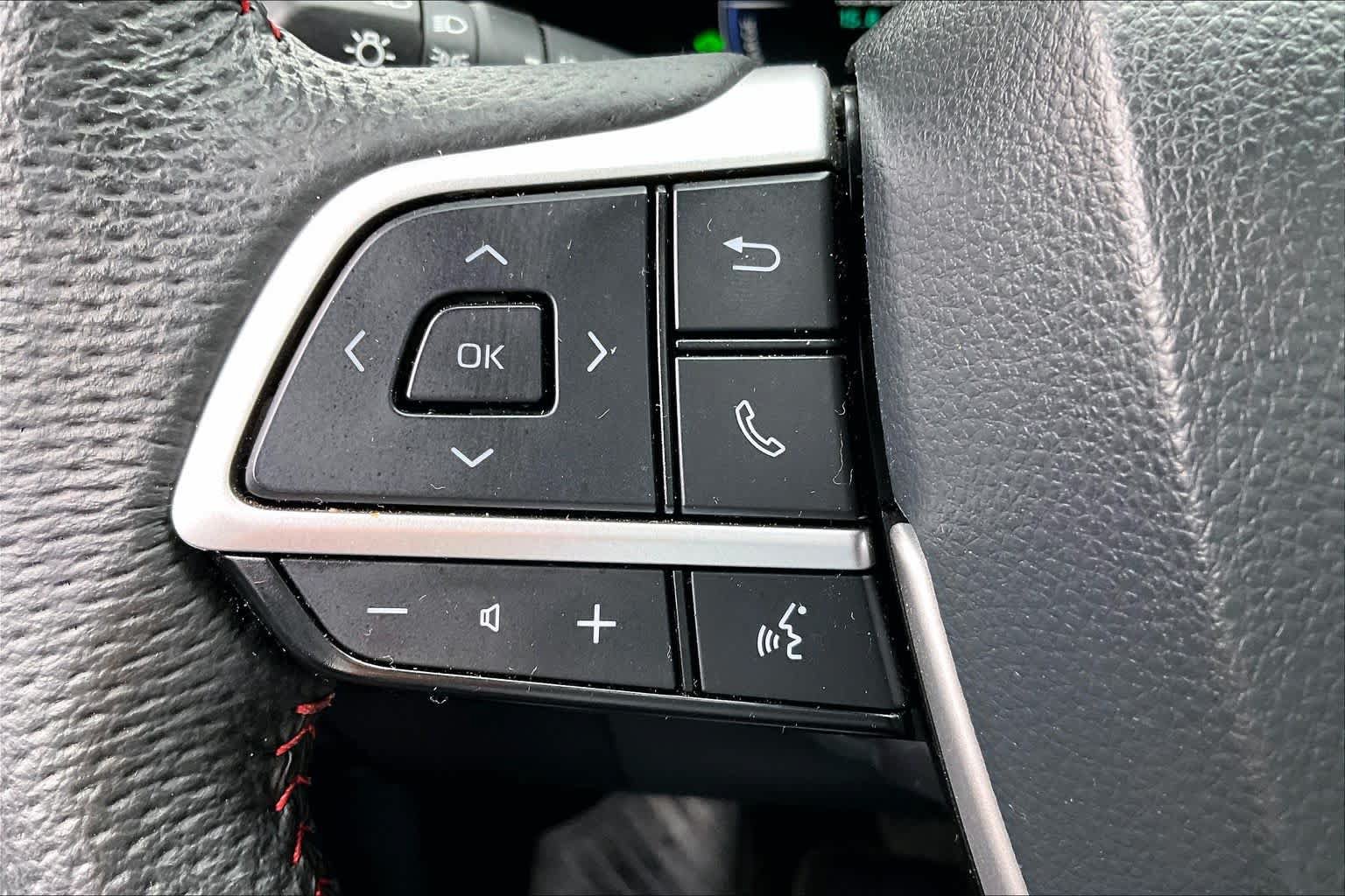 Used 2025 Toyota Sienna XSE FWD image 22