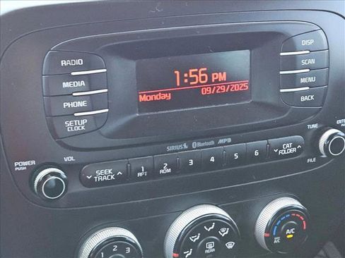 Used 2015 Kia Soul image 11