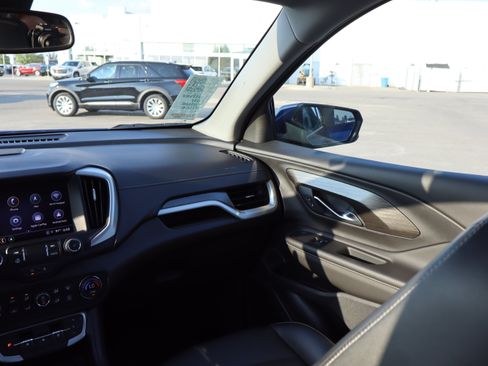 Used 2022 GMC Terrain SLT w/ Infotainment Package II AWD/4WD image 11