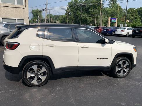 Used 2018 Jeep Compass Latitude w/ Popular Equipment Group AWD/4WD image 5