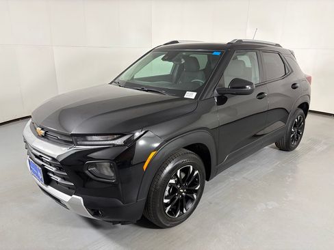 Certified 2023 Chevrolet TrailBlazer LT w/ Convenience Package FWD image 5
