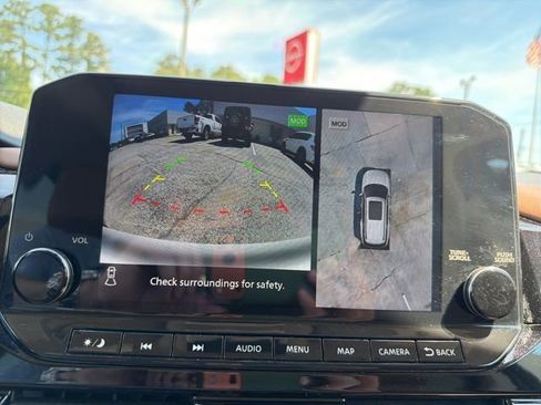 Used 2022 Nissan Pathfinder Platinum w/ Lighting Package (N92) FWD image 31