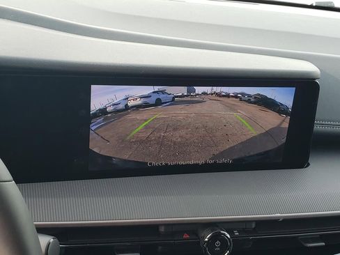 Used 2025 Nissan Murano SV image 34