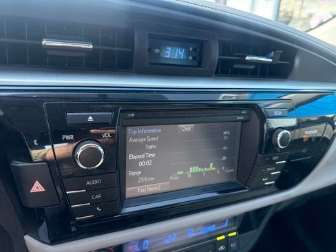 Used 2015 Toyota Corolla LE FWD image 26