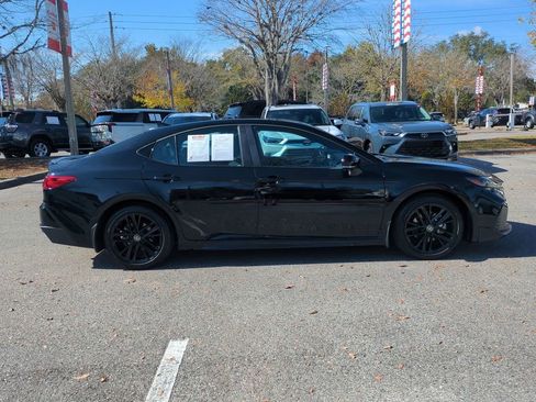 Used 2025 Toyota Camry SE image 4