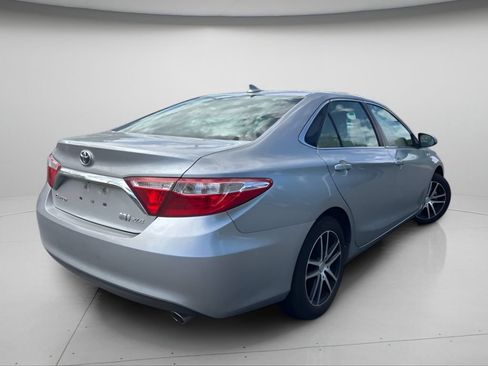 Used 2017 Toyota Camry XLE w/ Moonroof Package FWD image 5
