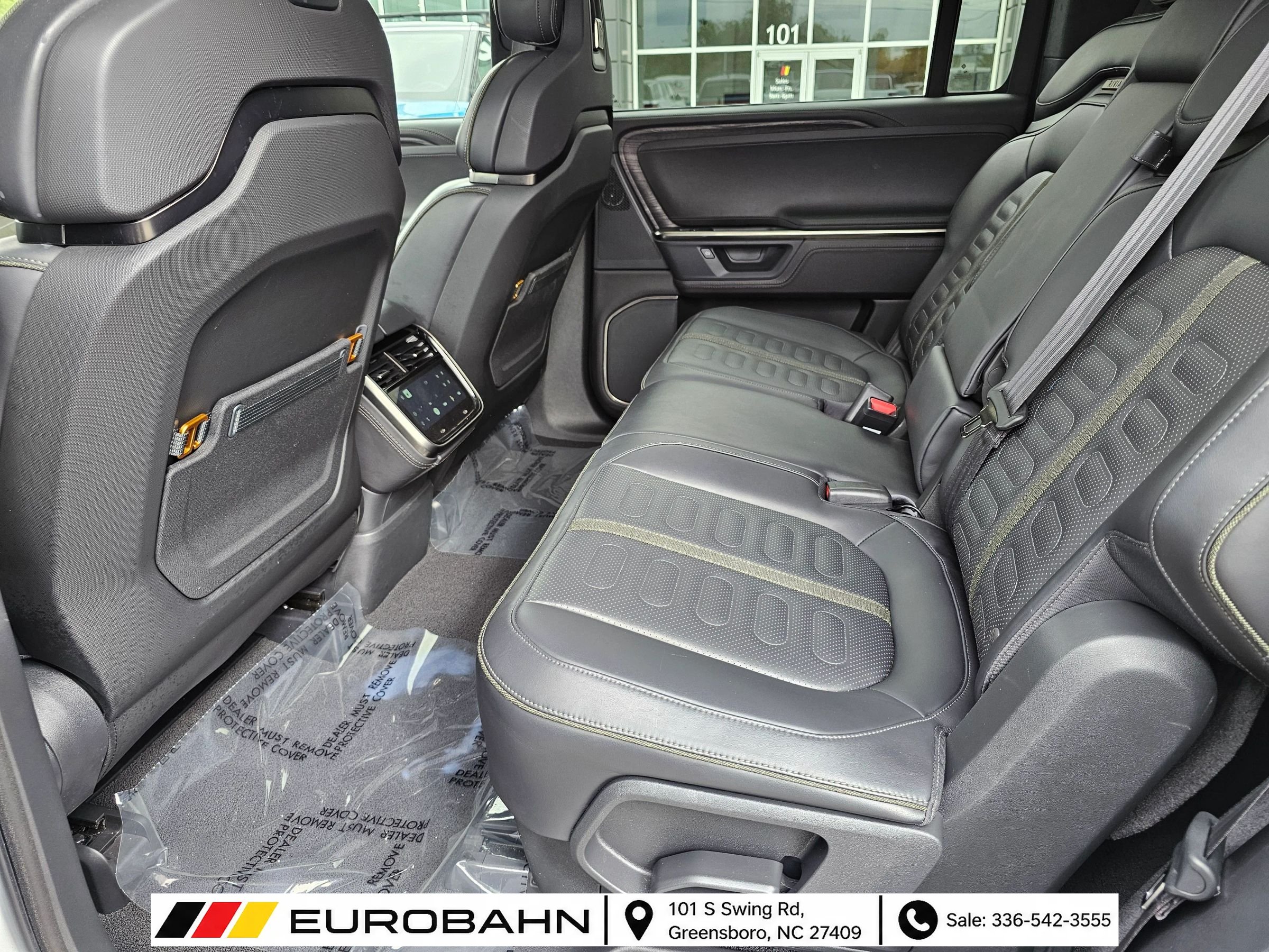 Used 2025 Rivian R1S Adventure Dual AWD/4WD image 21