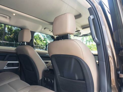 Used 2023 Land Rover Defender 110 S image 22