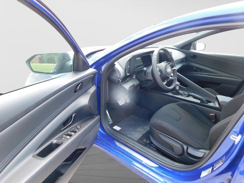 Used 2025 Hyundai Elantra Sport image 10