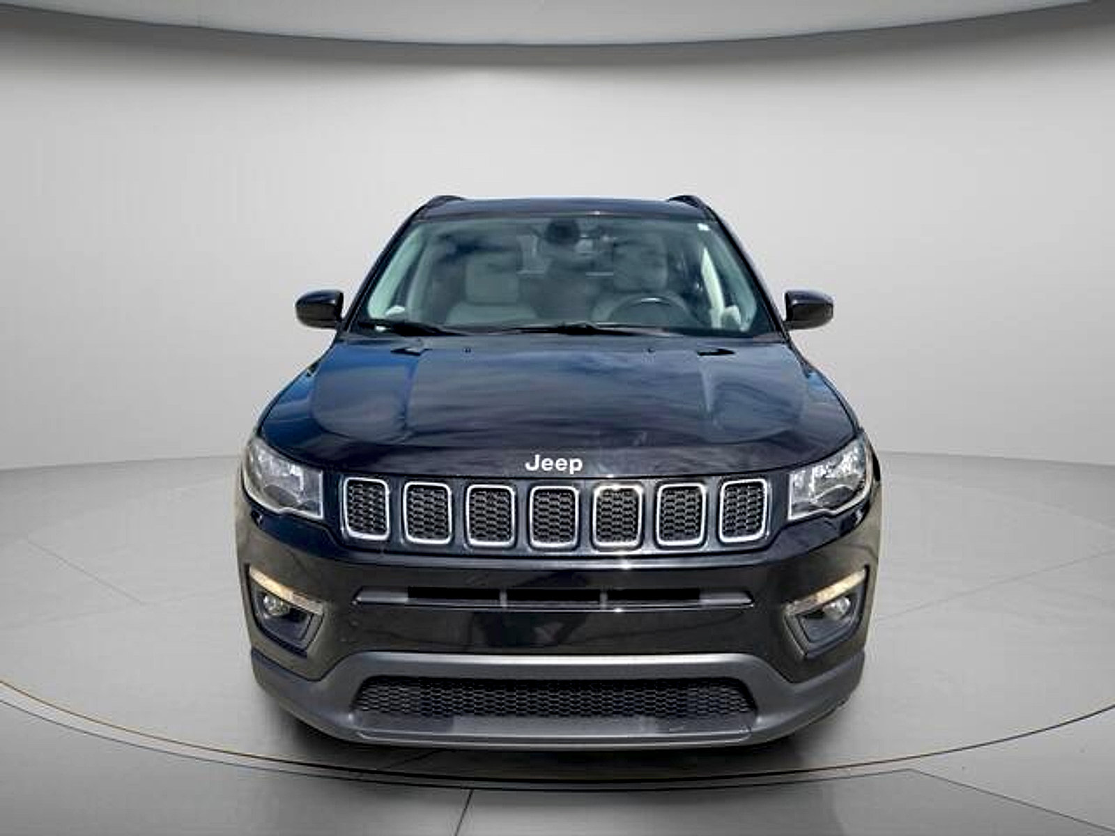 Used 2019 Jeep Compass Latitude FWD image 9