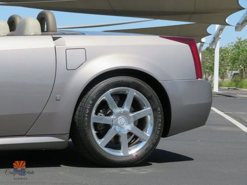 Used 2004 Cadillac XLR RWD image 17