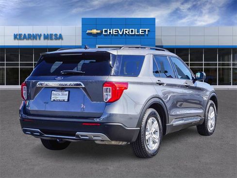 Used 2023 Ford Explorer XLT w/ Equipment Group 202A image 6
