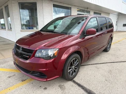 Used 2017 Dodge Grand Caravan SE FWD image 4