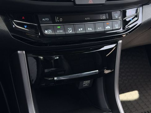 Used 2017 Honda Accord Sport image 20