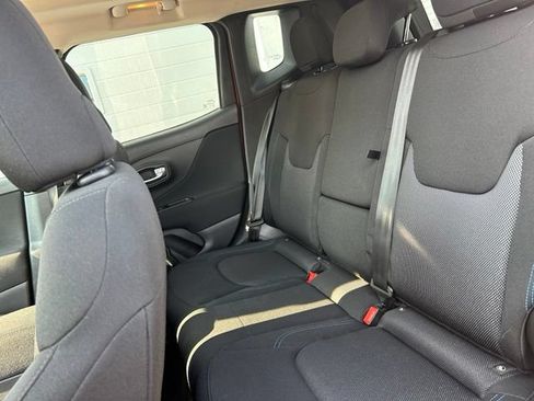 Used 2021 Jeep Renegade Latitude AWD/4WD image 9