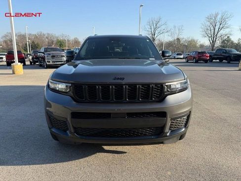 Used 2023 Jeep Grand Cherokee L Laredo image 11